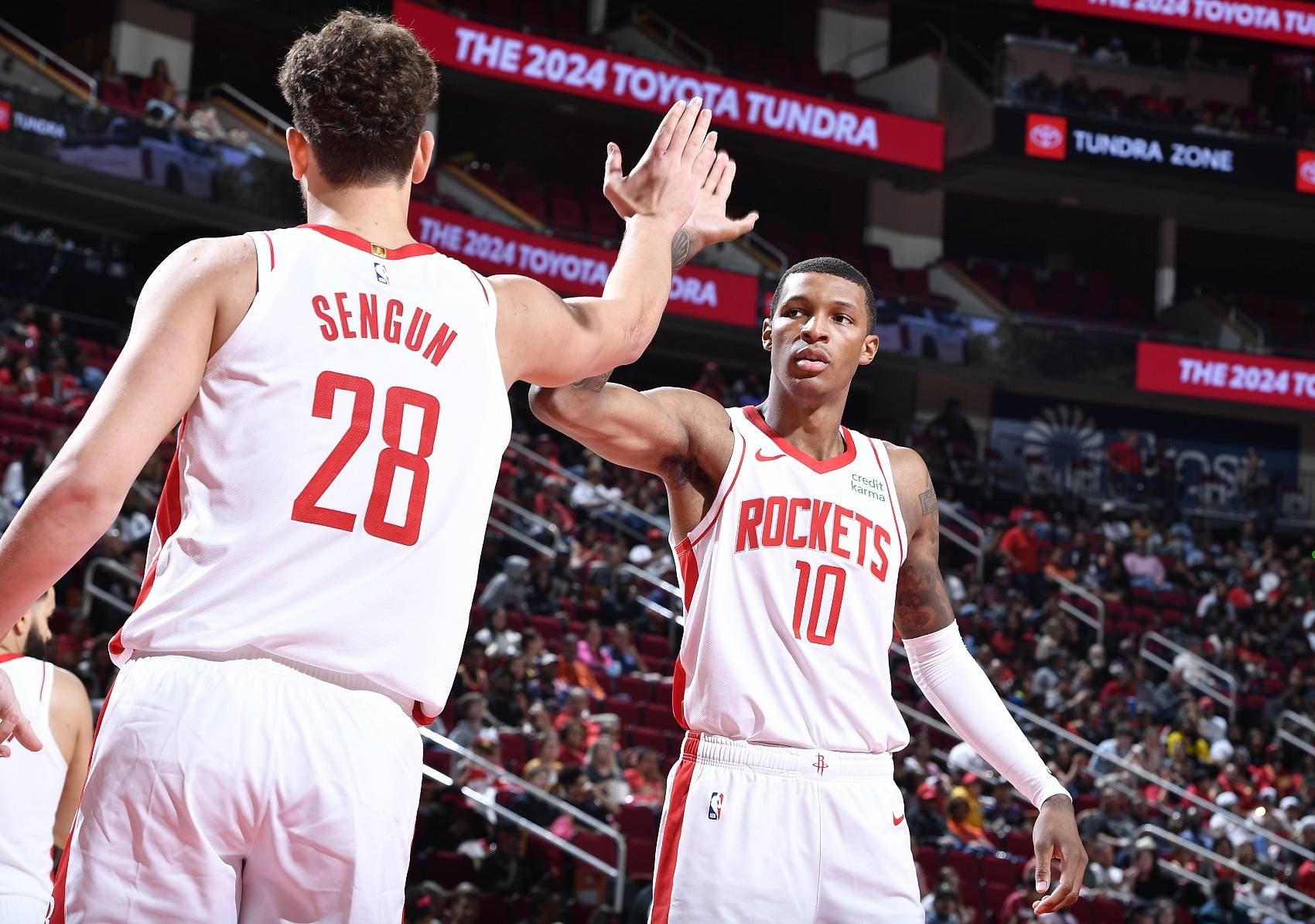 火箭球员因伤退出比赛，或将缺席多场比赛的简单介绍