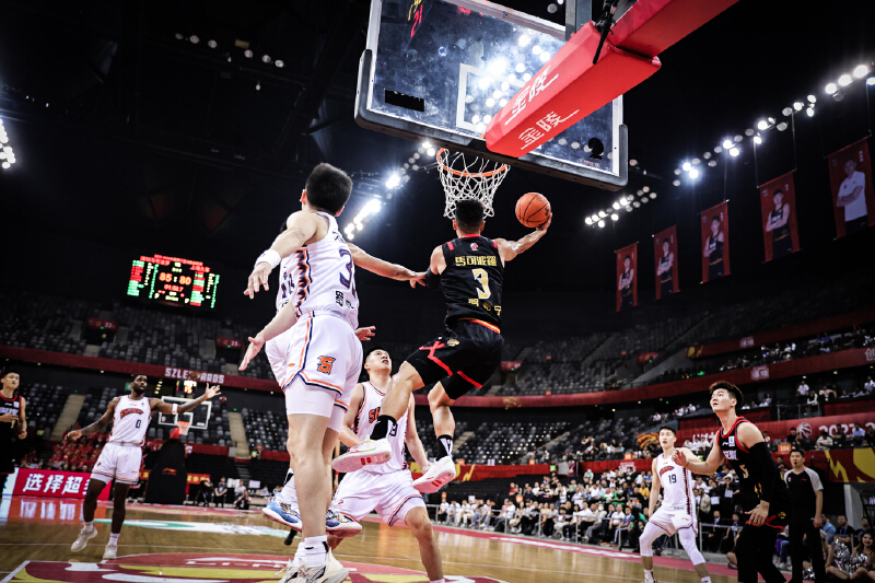 上海男篮取得关键胜利，积分追赶