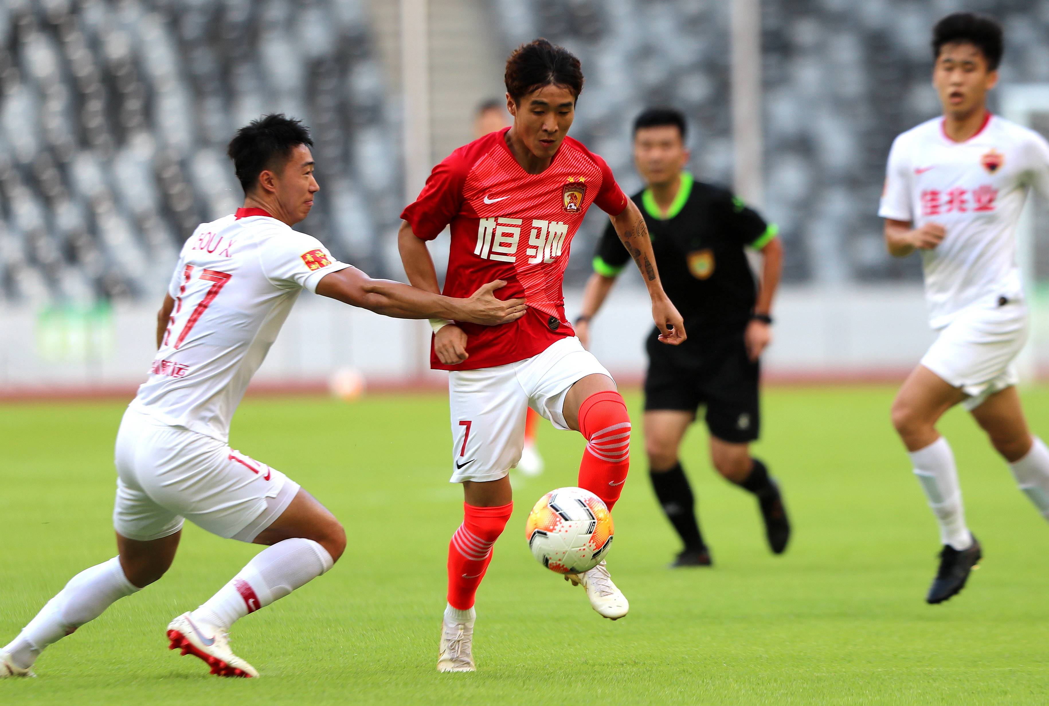 广州恒大客场-获胜深圳佳兆业，势不可挡