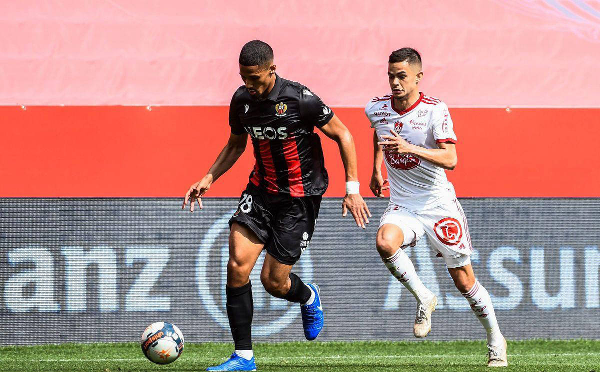 包含尼斯遭遇主场不胜，保级压力逐渐增加的词条