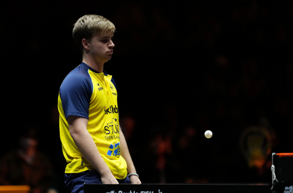 瑞典羽毛球选手实力夺金，喜获锦标