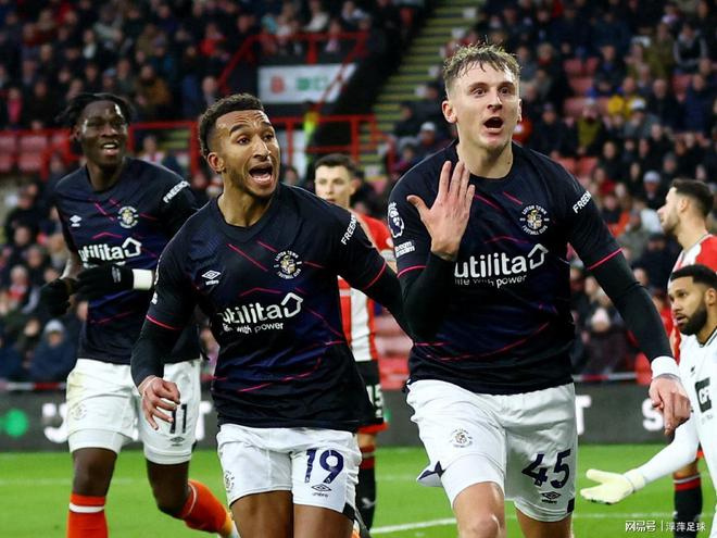 爱游戏体育官网-普利茅斯主场大败，保级形势愈发严峻