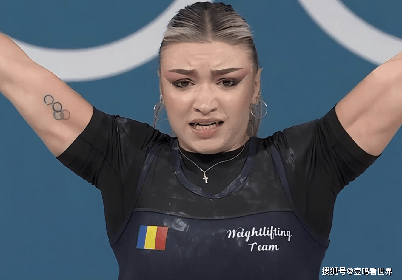 爱游戏-举重双项赛中出现逆袭，选手突围夺冠