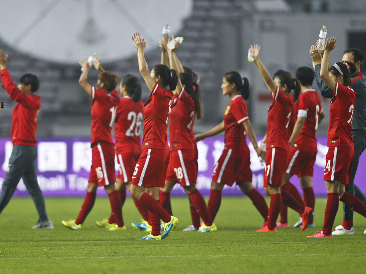 爱游戏网页版-坚韧不拔：女足比赛中展现拼搏精神