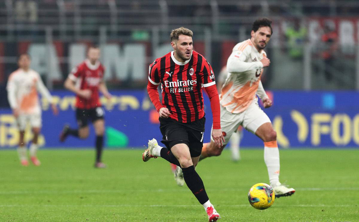 AC米兰球员集中训练，备战下一场比赛