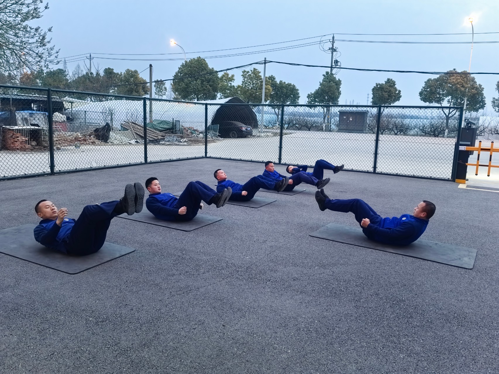 爱游戏在线-亚眠队员集训备战，锻炼体能和战术的简单介绍