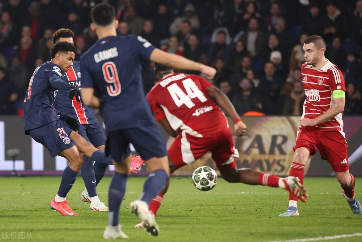 巴黎圣日耳曼新援表现出色，助球队逆转获胜的简单介绍