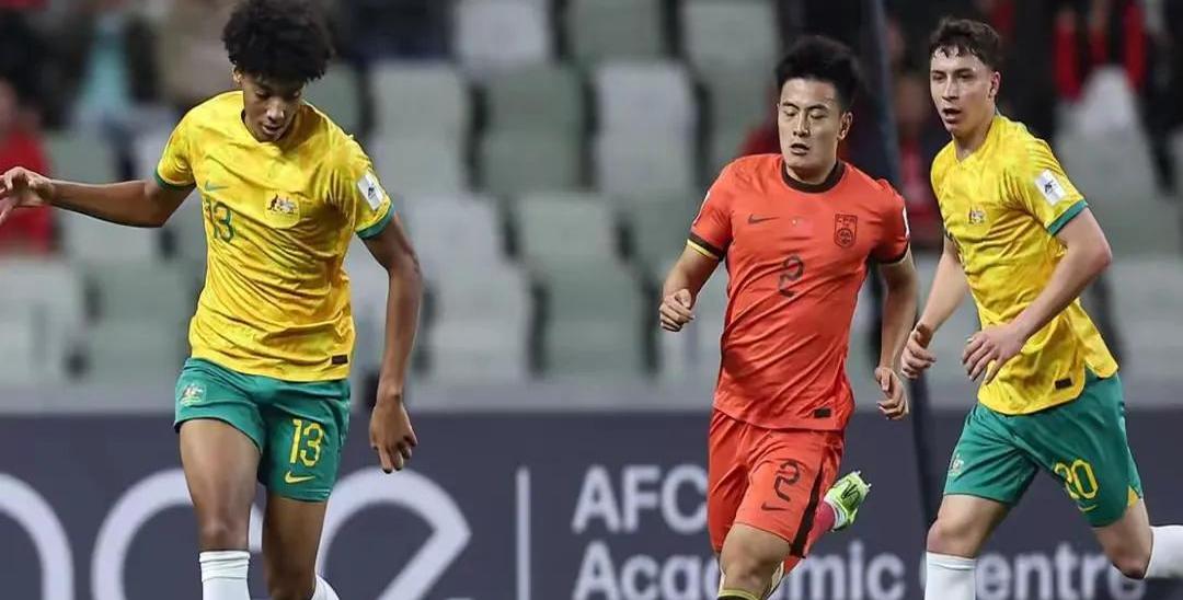 爱游戏登录入口-比赛中球队展现出团结协作的壮丽风采