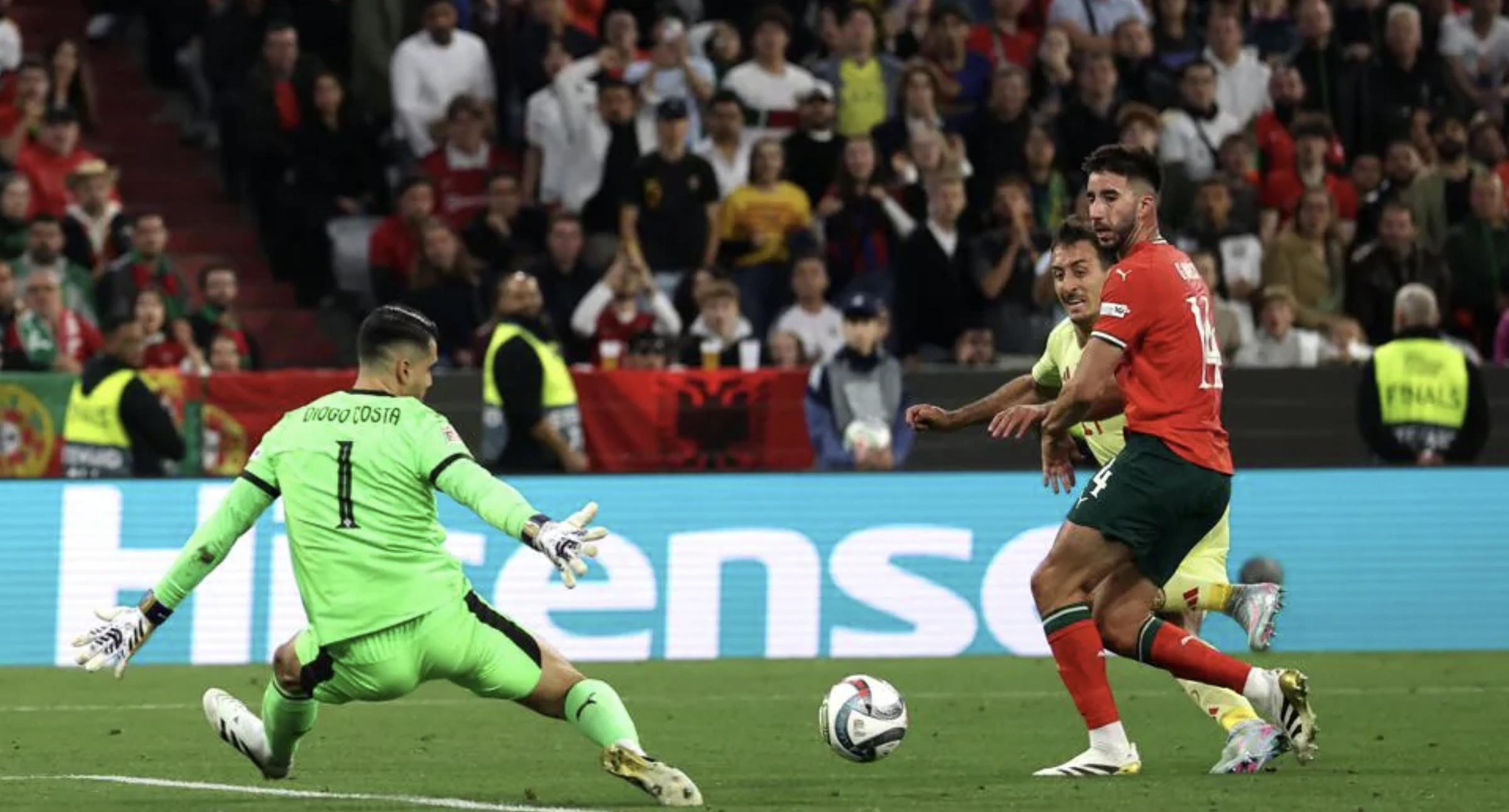 爱游戏中国官网-葡萄牙射手在联赛中大放异彩