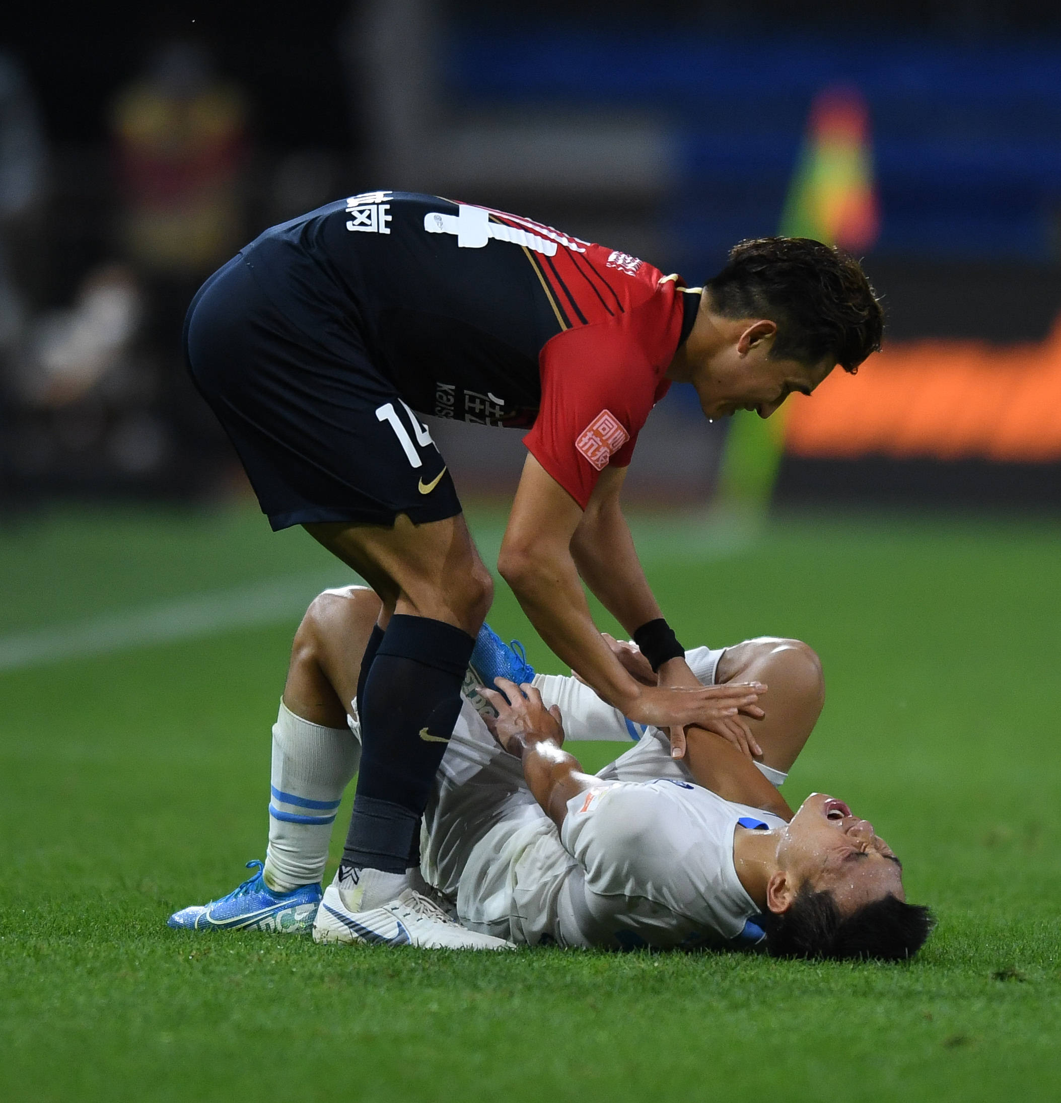 包含深圳佳兆业主场告捷对手，稳住三分上涨的词条