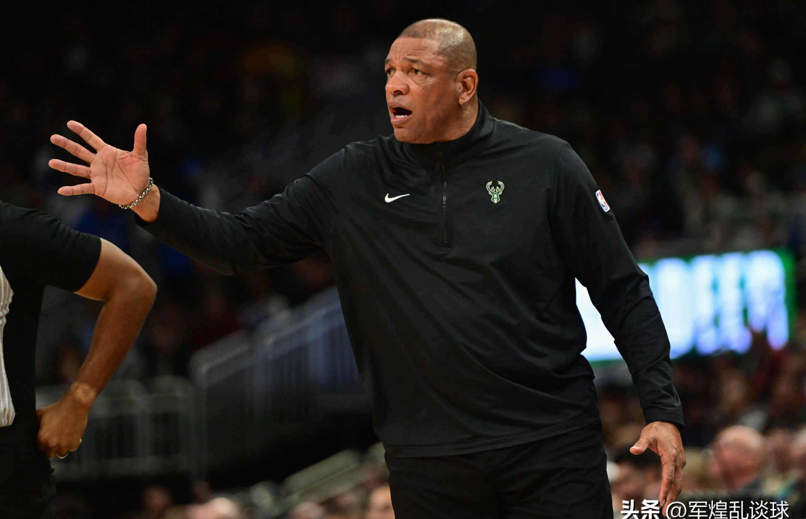 埃弗顿客场抢分，主教练获得掌声