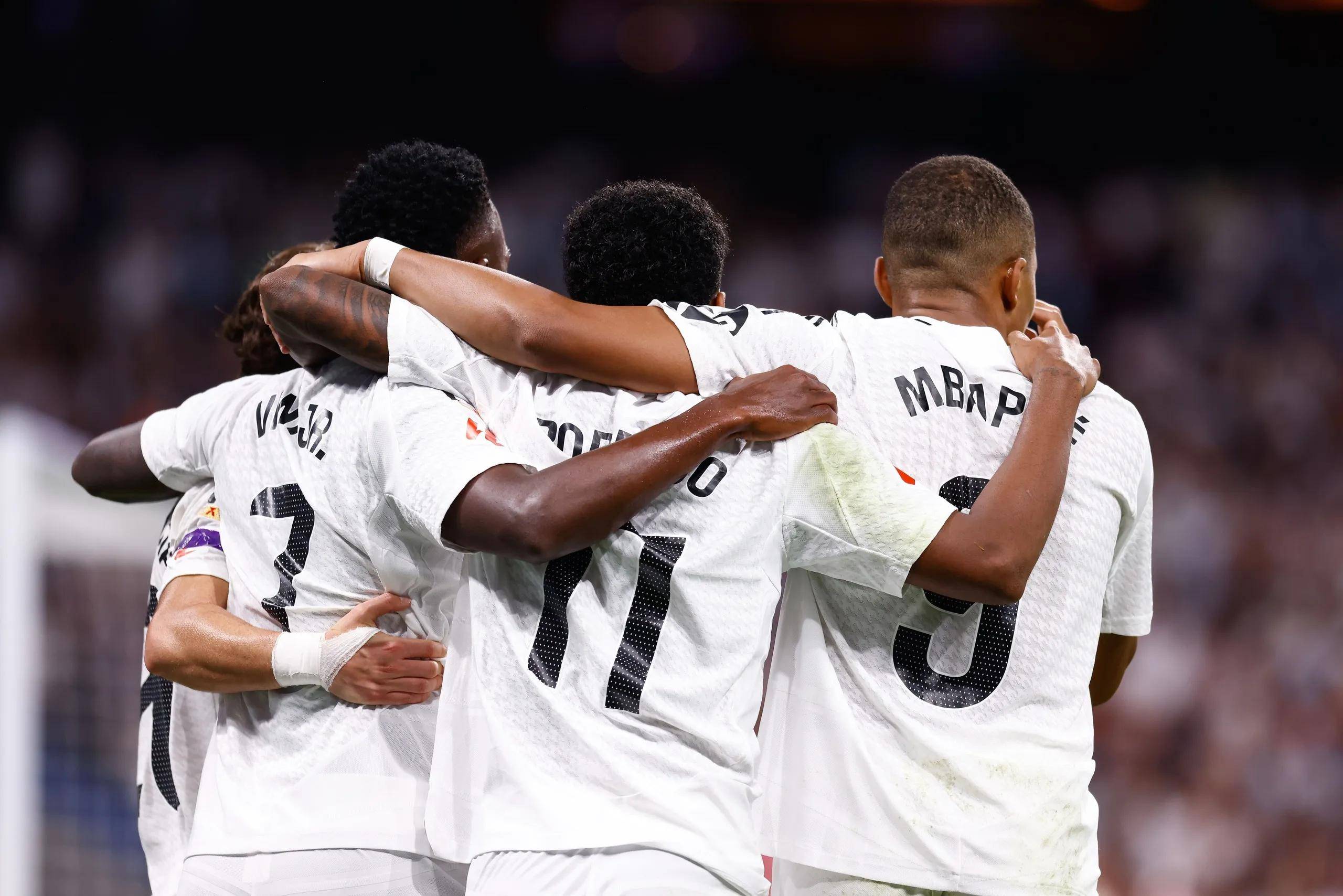 爱游戏官网-豪门球队实力赛场上表现抢眼