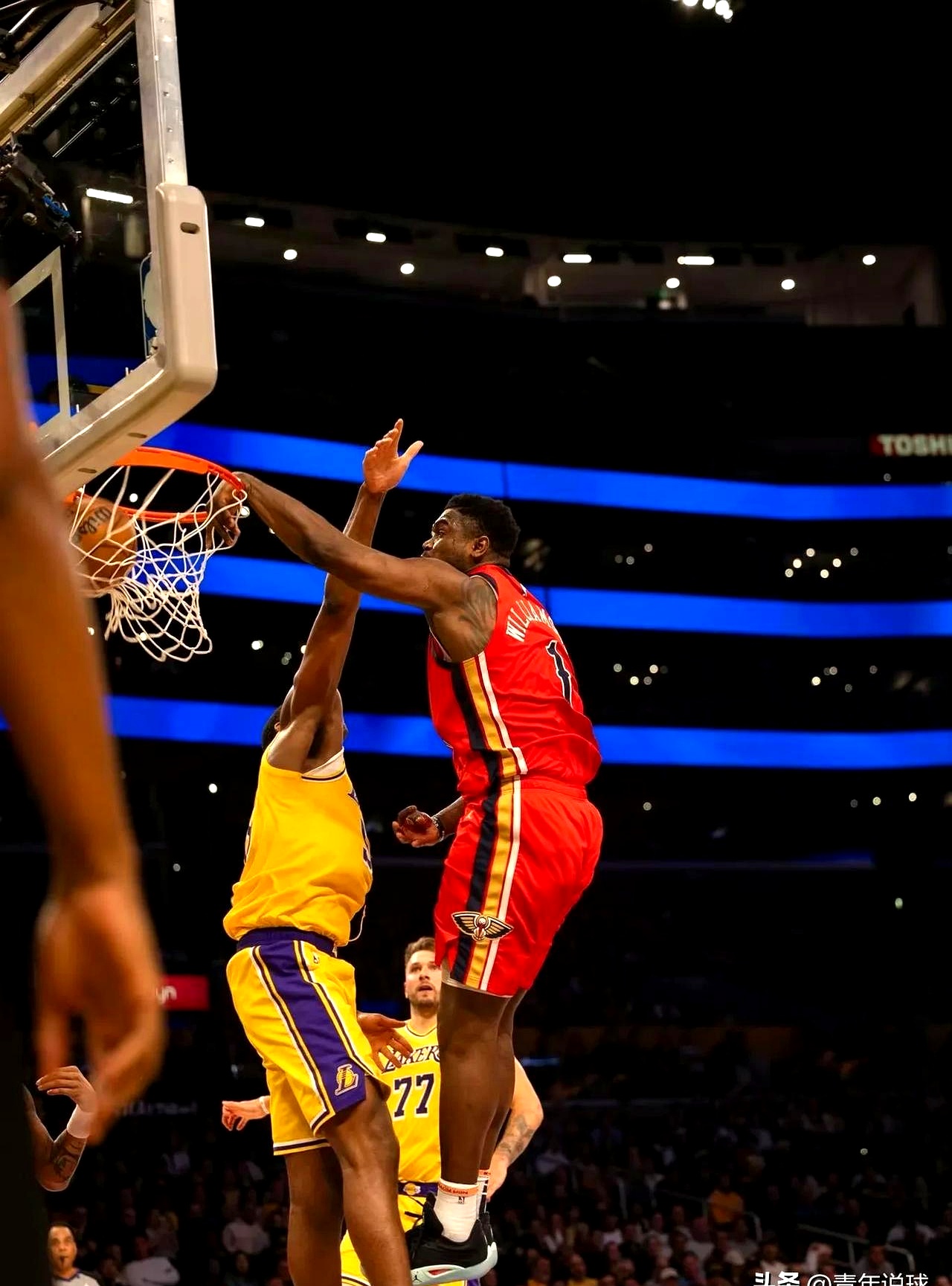 爱游戏官网-大胜对手势不可挡，球队气势如虹