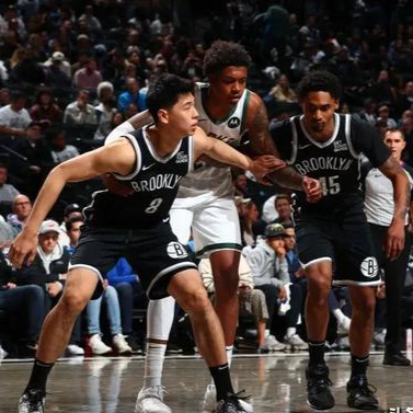 雄鹿队轻松击败篮网,实现七连胜 雄鹿队轻松击败篮网,实现七连胜