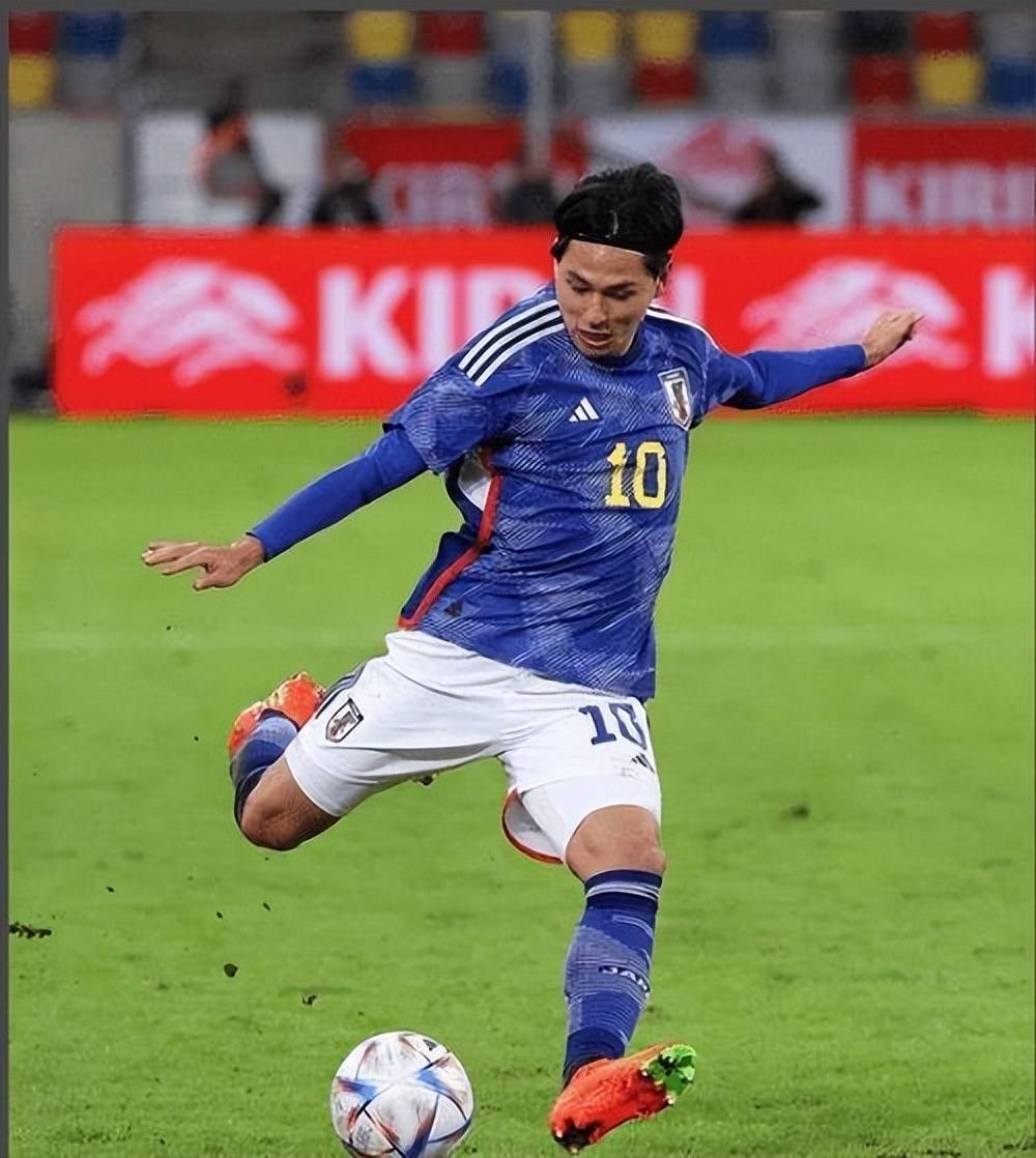 摩纳哥俱乐部球员赛场表现优异，引发球迷狂热