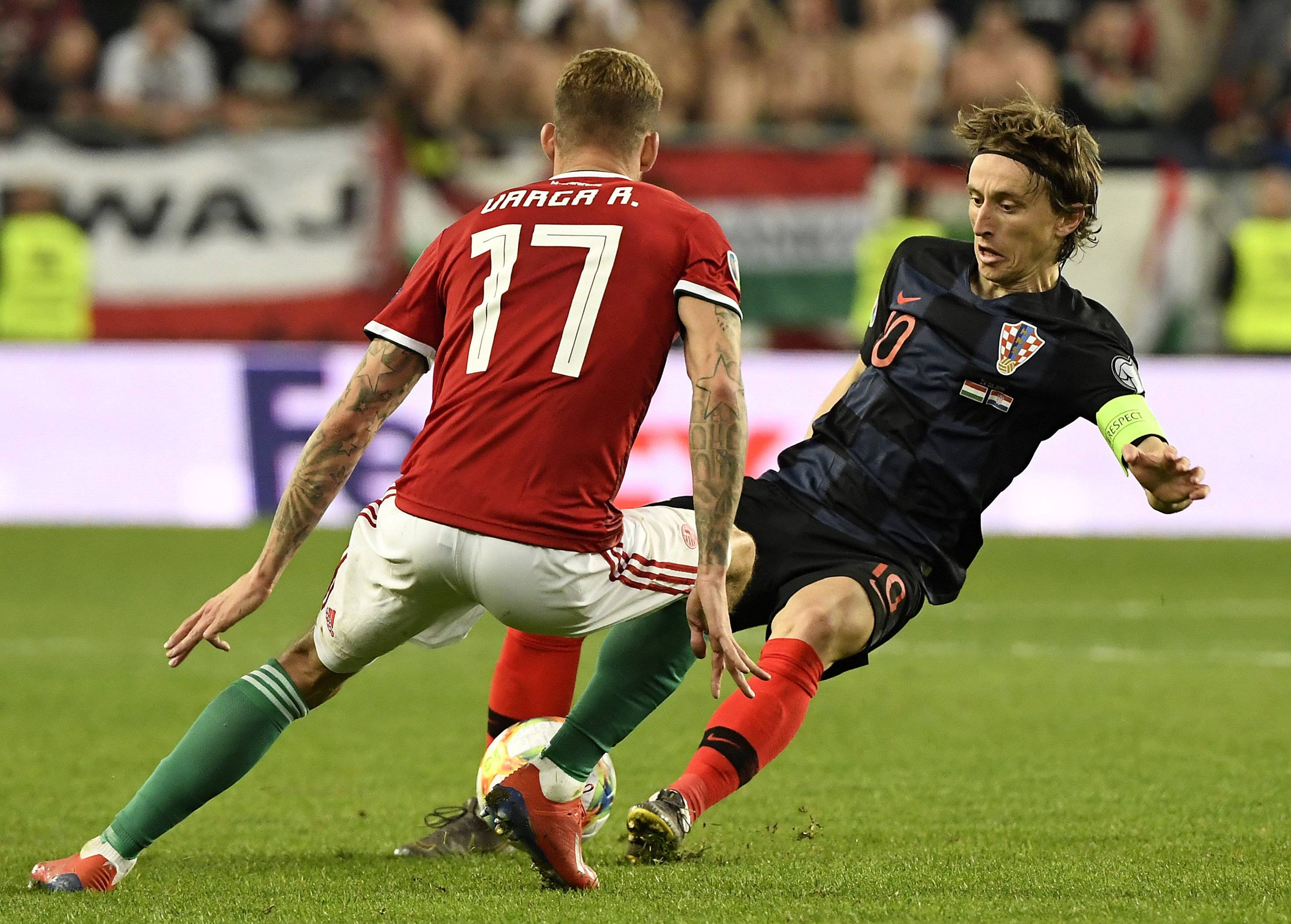 爱游戏亚洲官网-土耳其队在犀利对决中取胜，晋级欧洲杯正赛