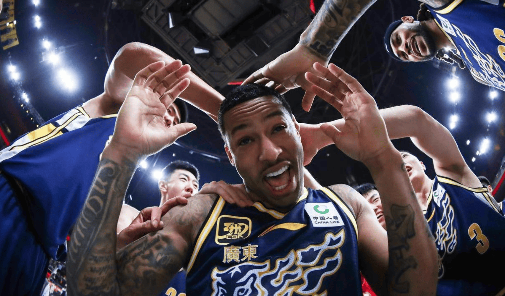 爱游戏网页版-外援大爆发，助球队逆转战胜劲敌