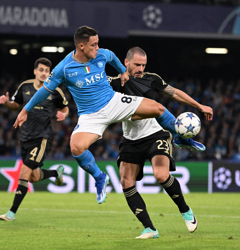 爱游戏网页版登录入口-关于那不勒斯前锋状态回暖，助球队重返胜利轨道的信息