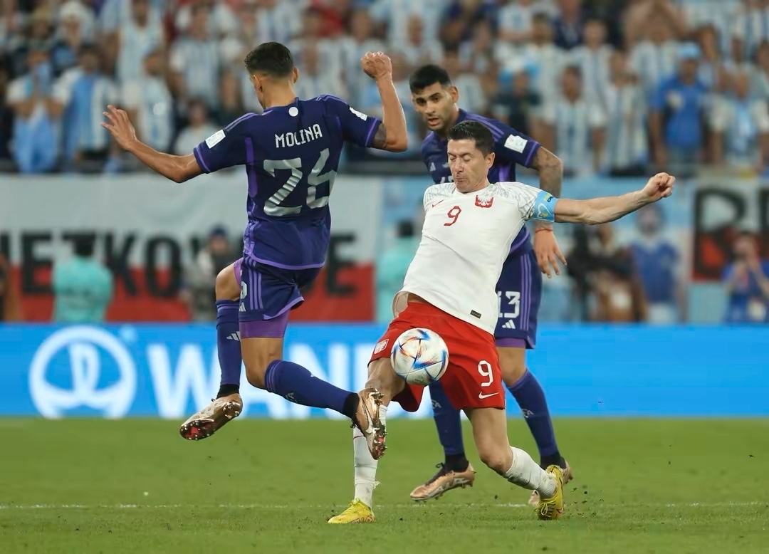 荷兰战胜哈萨克斯坦晋级，波兰遭淘汰的简单介绍