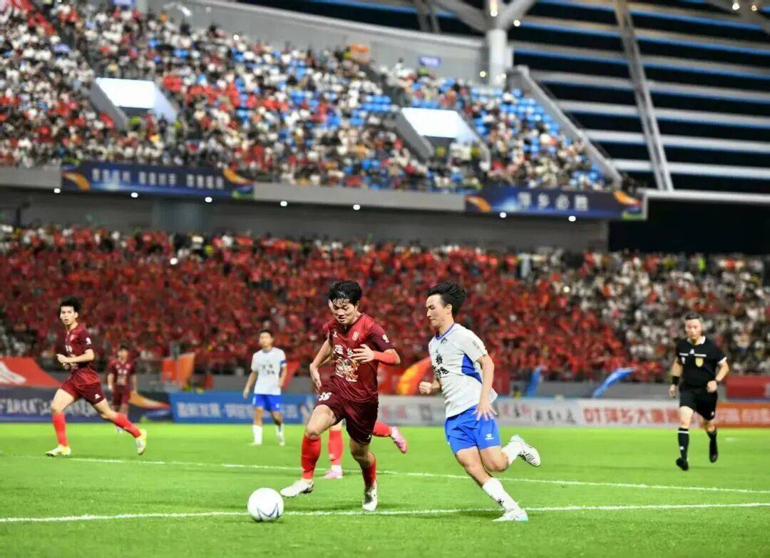 爱游戏官网入口-包含顶尖队伍对决，激烈比拼打动球迷的词条