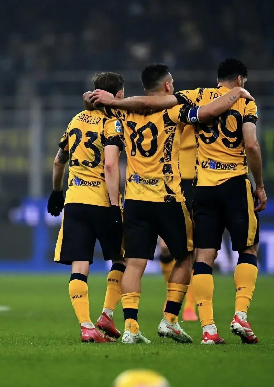 国际米兰客场战平热那亚，排名稳定