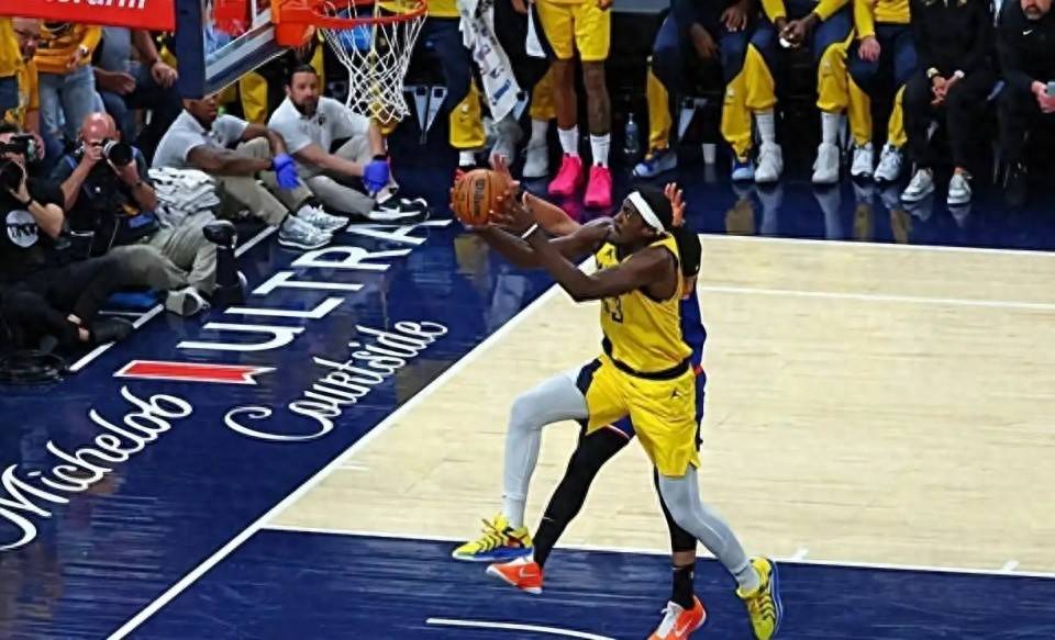 爱游戏在线-猛龙惊险获胜，勇士遭遇两连败！