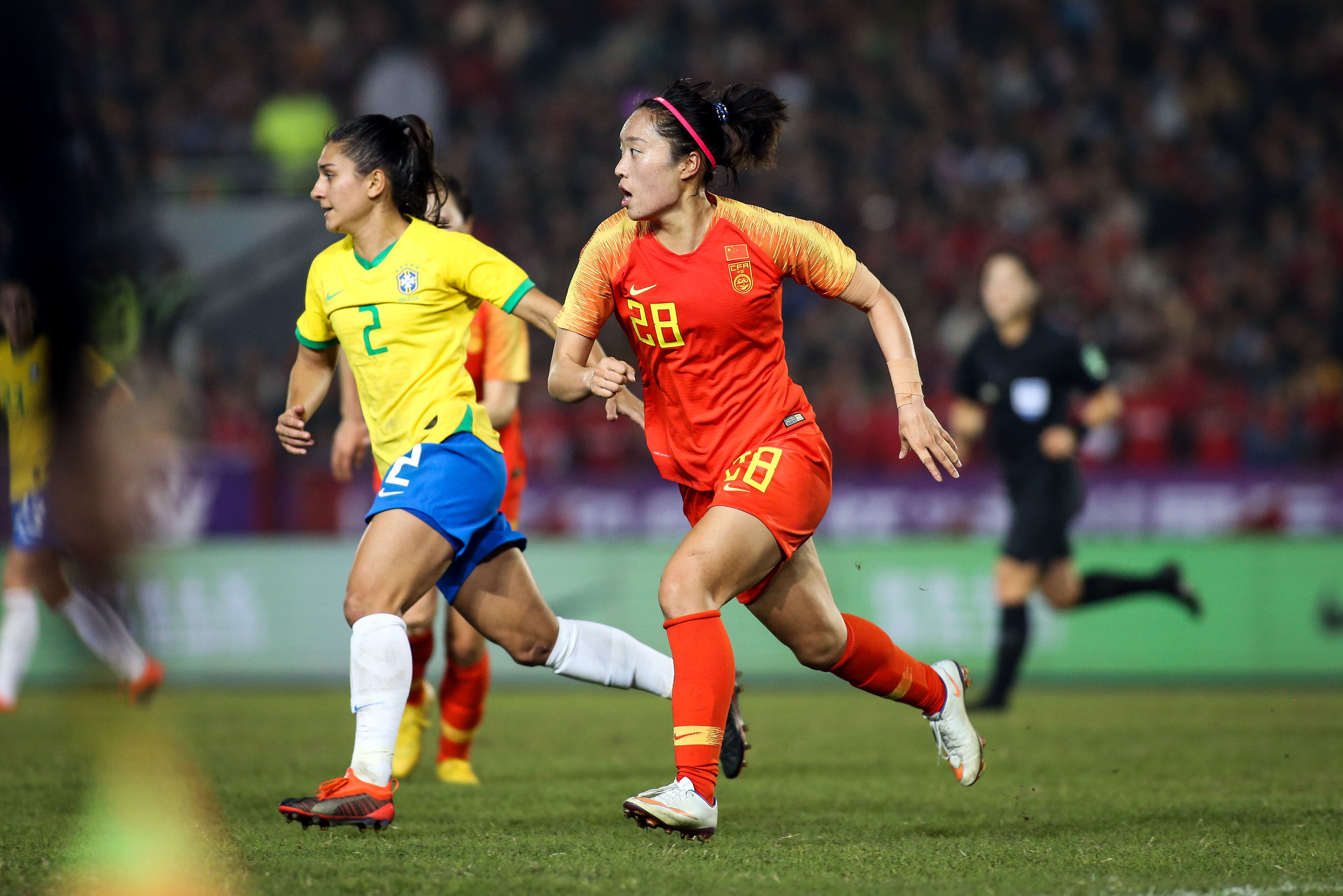 包含纳米比亚选手冲刺全力夺得接力赛冠军的词条 包含纳米比亚选手冲刺全力夺得接力赛冠军的词条