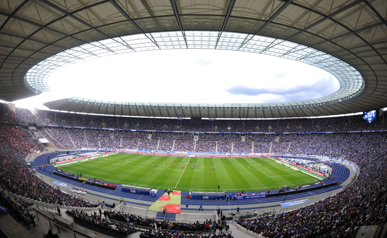 爱游戏登录-瑞典主场大捷，锁定欧洲杯小组头名