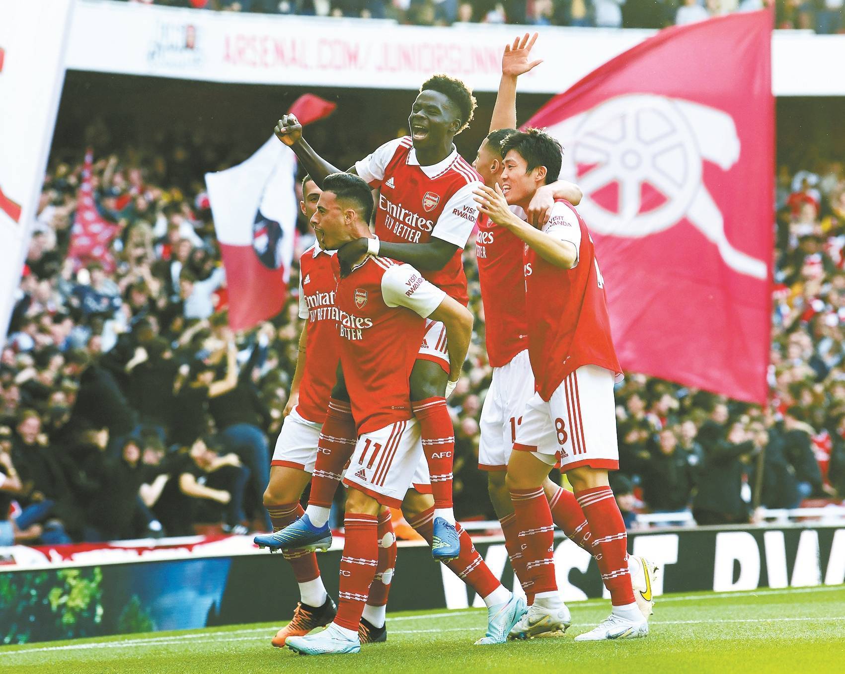 包含球场一役，掀起惊天巨浪，双方势均力敌的词条