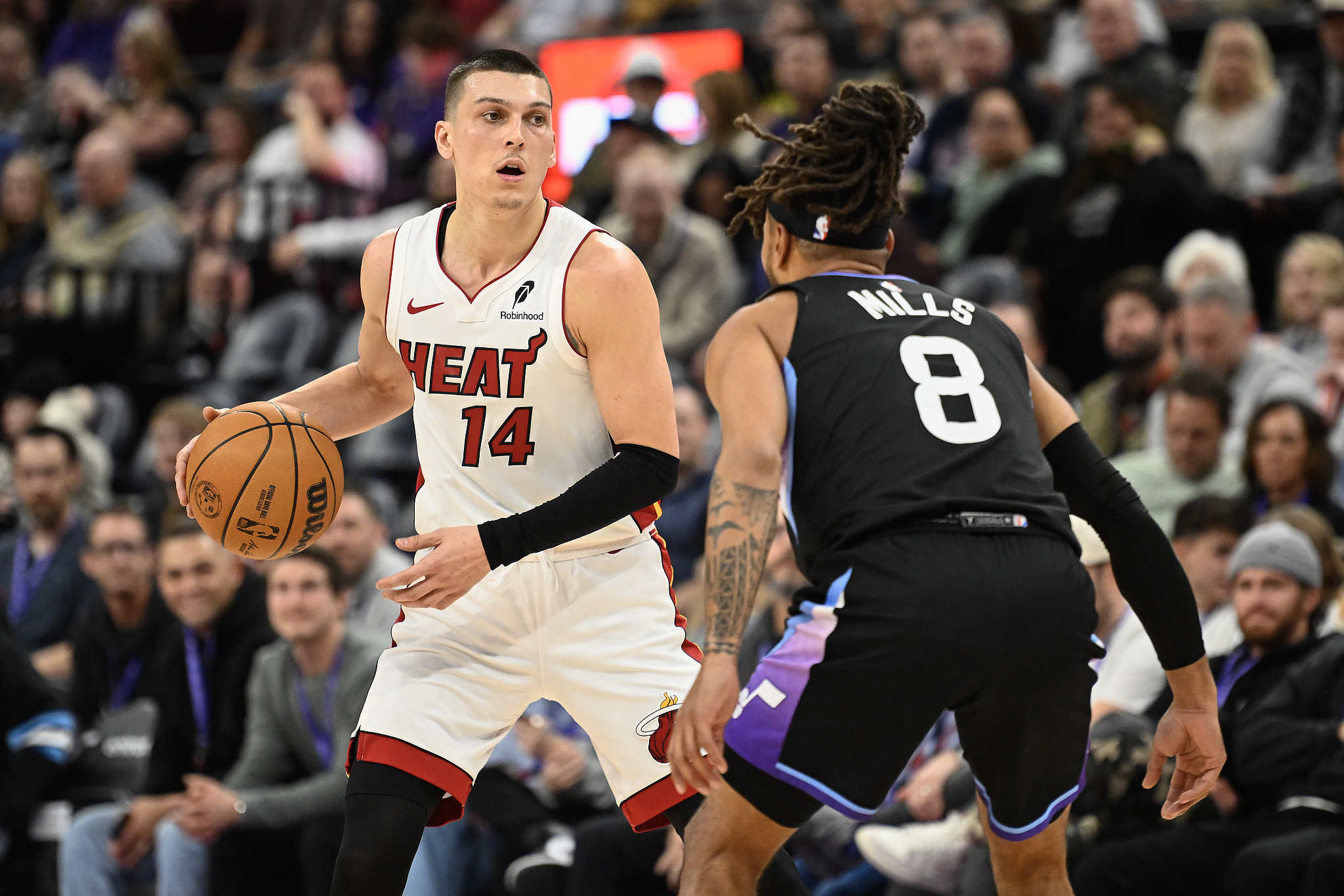 爵士战胜热火,守住榜首 爵士战胜热火,守住榜首