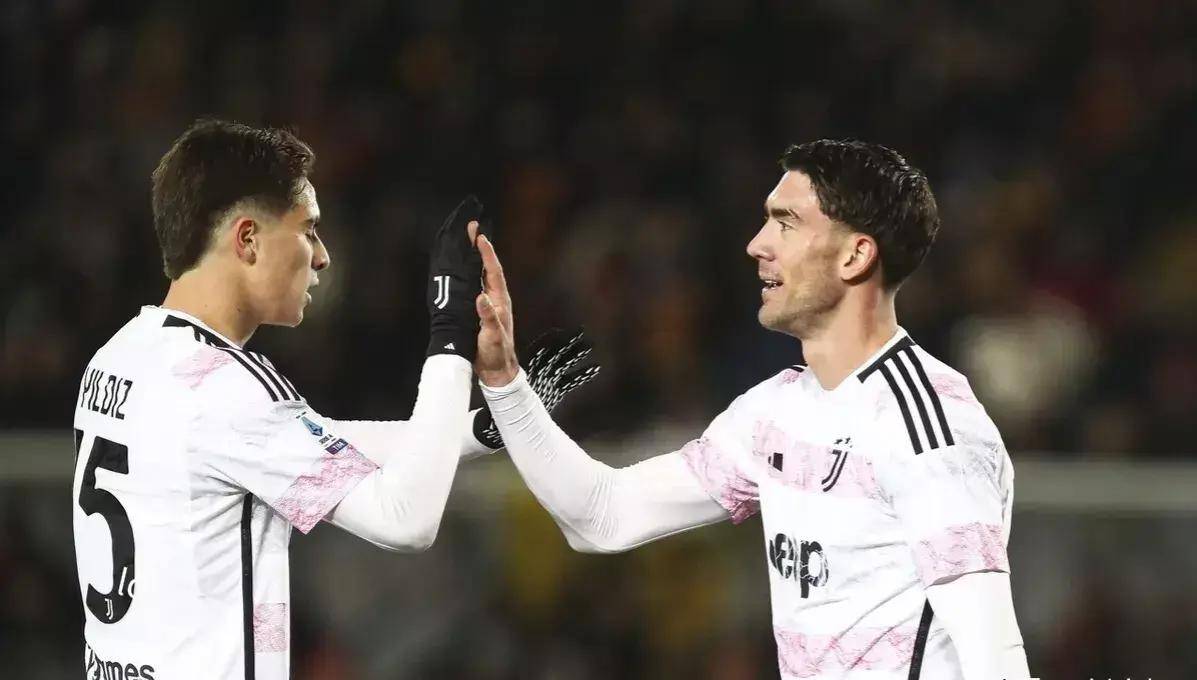 尤文图斯球员庆祝胜利,展望未来挑战 尤文图斯球员庆祝胜利,展望未来挑战