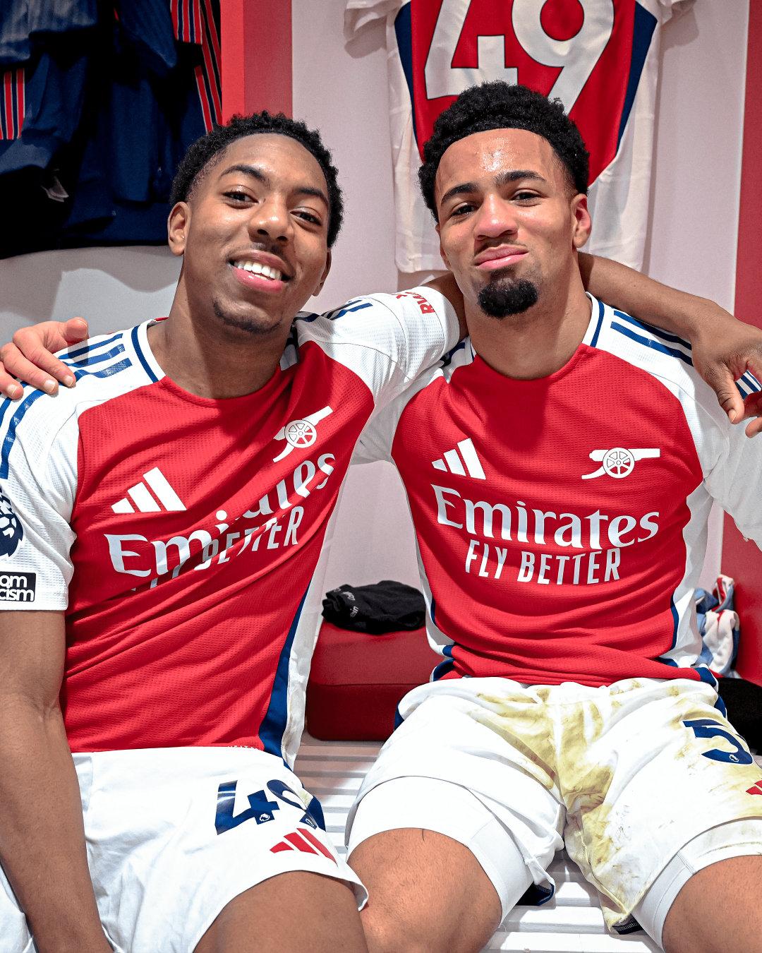 爱游戏官网-曼联三比一战胜狼队收获英超两连胜